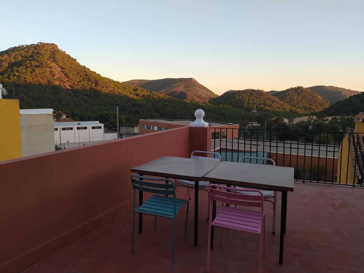 A La Sombra De La Torre Pensionat Serra Rum bild